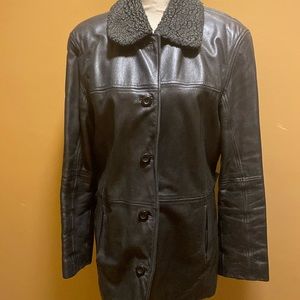 VTG Women’s MiddleBrook Park black leather coat faux fur collar button down sz M